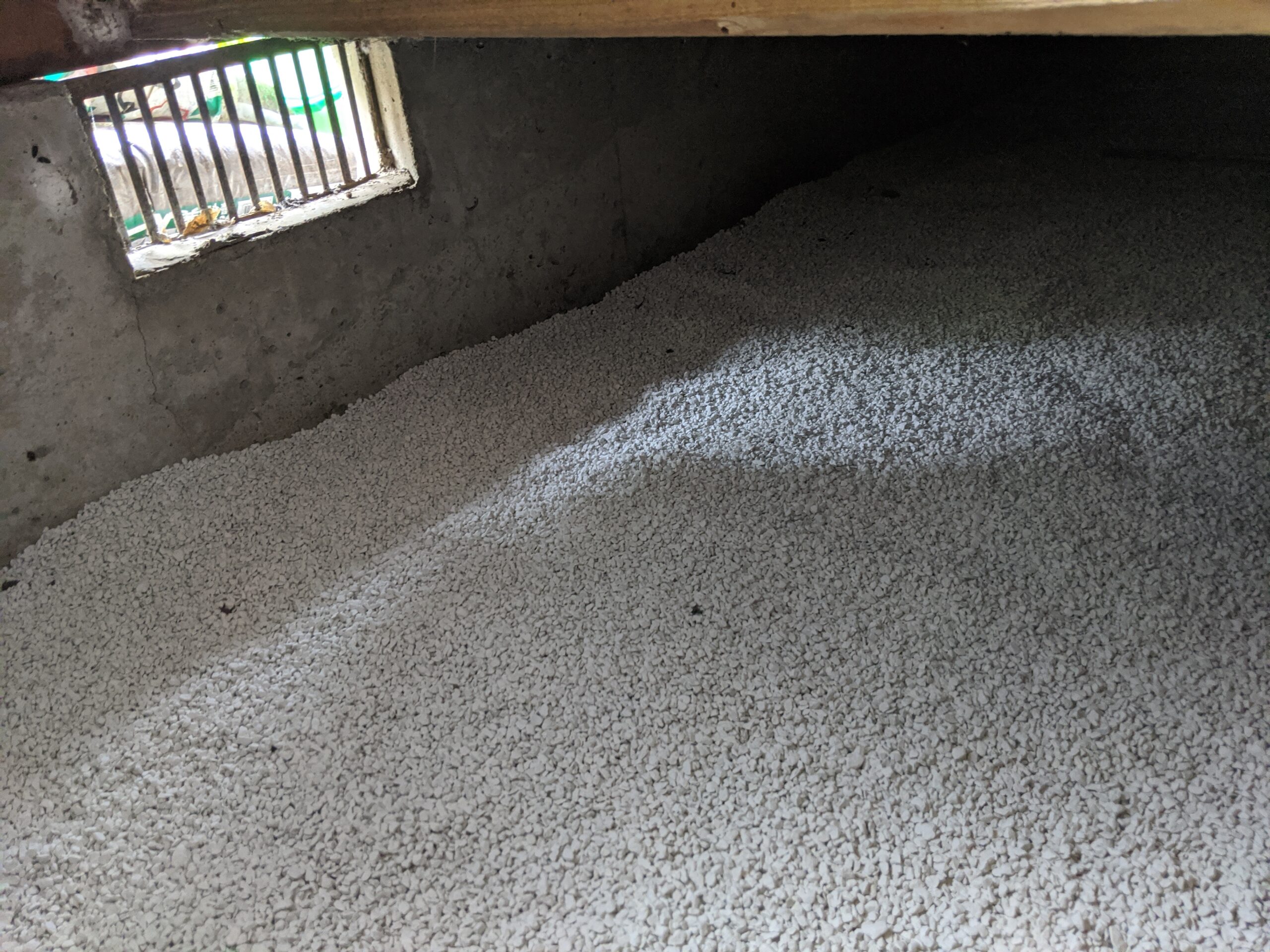 湿気対策・床下調湿材・施工