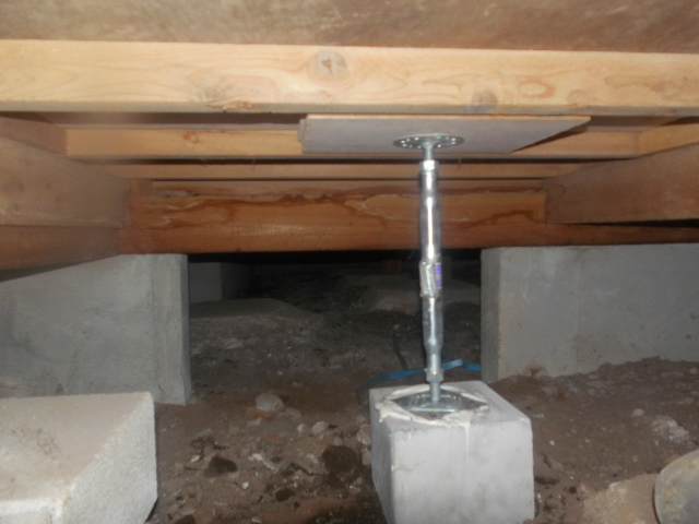 床下の束柱の補修